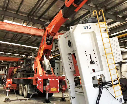 武宁县附近随车吊出租，轻松解决运输难题