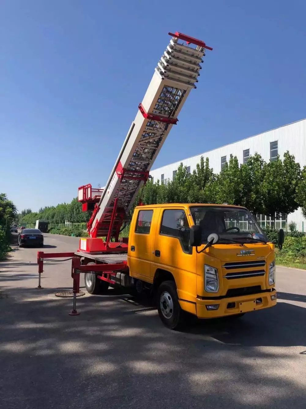 武宁县附近的云梯车出租服务：轻松解决高空作业需求