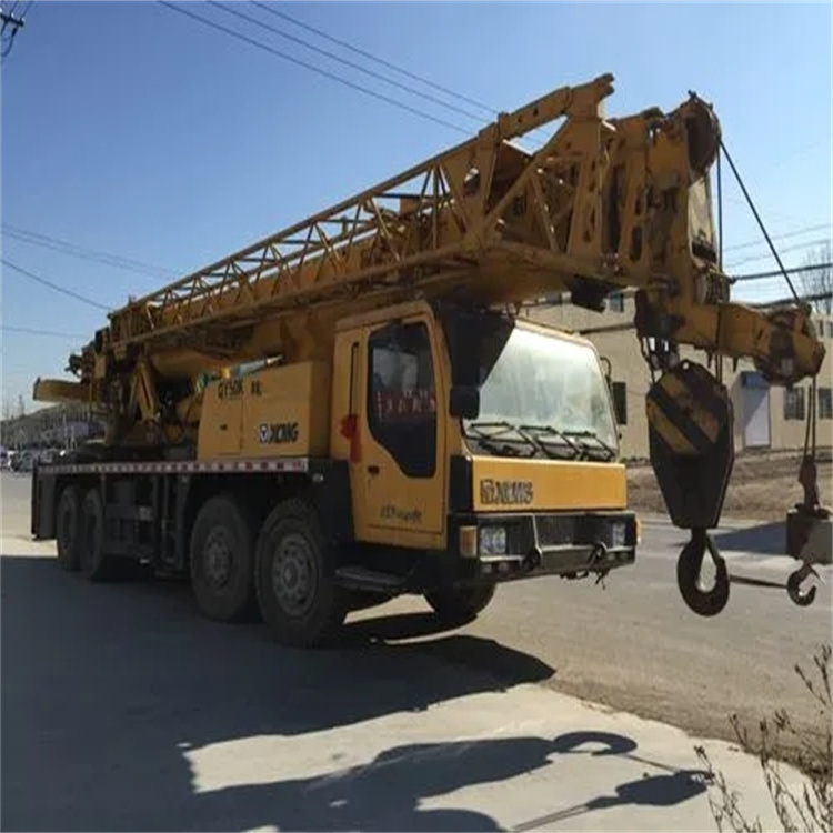 武宁县吊车吊挖机的正确办法